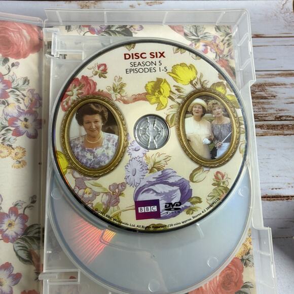 Roy Clarke’s Keeping Up Appearances Collector’s Edition DVD Set 10 Discs - Picture 7 of 10